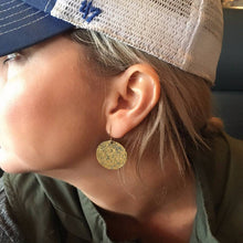 Load image into Gallery viewer, crushed gold earrings