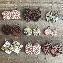 Load image into Gallery viewer, metallic earrings