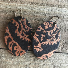Load image into Gallery viewer, metallic earrings