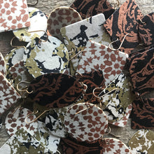 Load image into Gallery viewer, metallic earrings