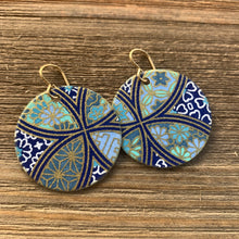 Load image into Gallery viewer, blue overlapping circles earrings